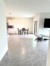 443 Seafoam Cir in Fort Pierce, FL - Building Photo - Building Photo