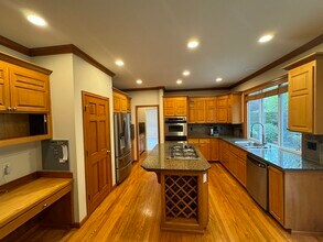 19416 NE 43rd Pl in Sammamish, WA - Building Photo - Building Photo