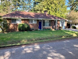 804 NE 123rd St in Seattle, WA - Building Photo