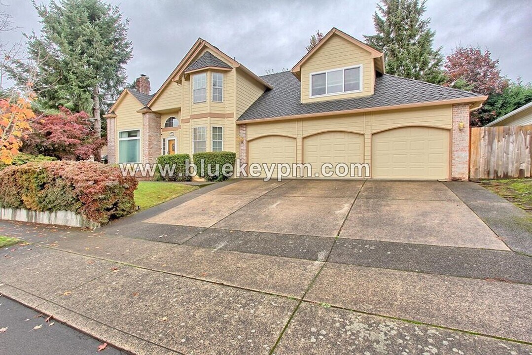 17208 SE Fisher Dr in Vancouver, WA - Building Photo