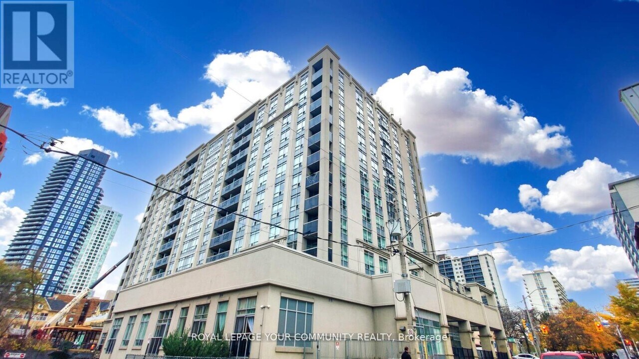 225 Wellesley St E in Toronto, ON - Building Photo