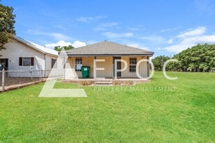 635 E 3rd St in Burkburnett, TX - Building Photo