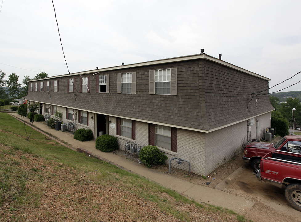 1701 Arrowhead Rd in North Little Rock, AR - Building Photo