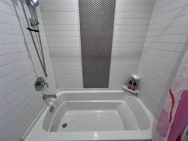 property at 2100 Commonwealth St