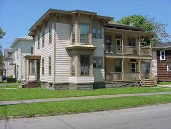 169 W 3rd St in Oswego, NY - Building Photo