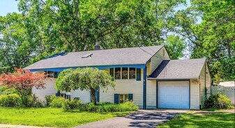 23 Princeton Dr in Wall Township, NJ - Building Photo