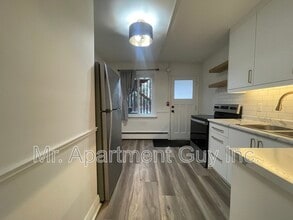 1148 Queen's Blvd in Kitchener, ON - Building Photo - Building Photo
