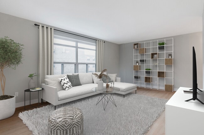 Roselawn Manor in Toronto, ON - Building Photo - Building Photo