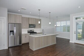 204 Sutton Ct in Mount Sinai, NY - Building Photo - Building Photo