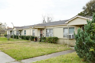 3121 Brewster St in Houston, TX - Building Photo - Building Photo