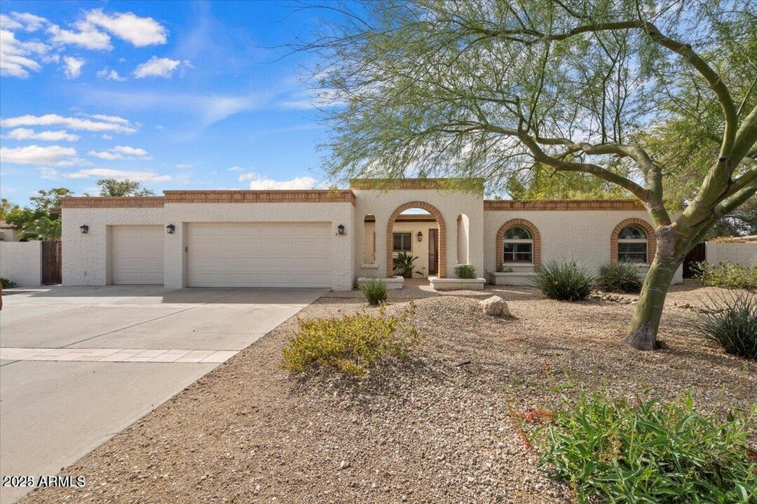 5345 E Crocus Dr in Scottsdale, AZ - Building Photo