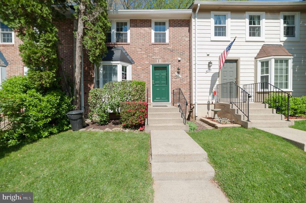 5725 Walnut Wood Ln in Burke, VA - Building Photo