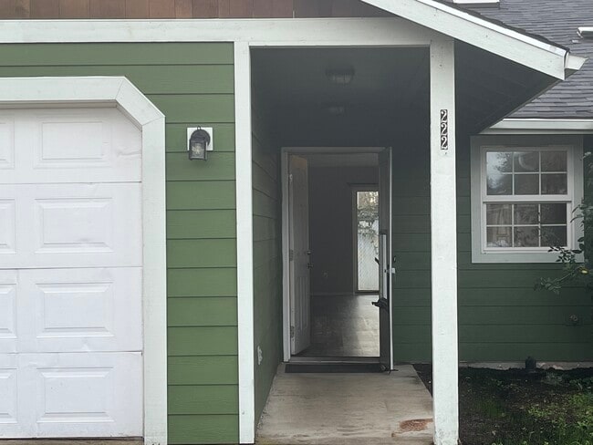 222 Chapman Ln in Springfield, OR - Building Photo - Building Photo