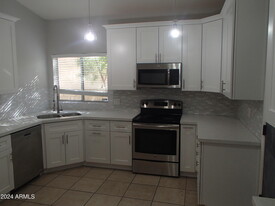 1612 E Villa Theresa Dr in Phoenix, AZ - Building Photo - Building Photo