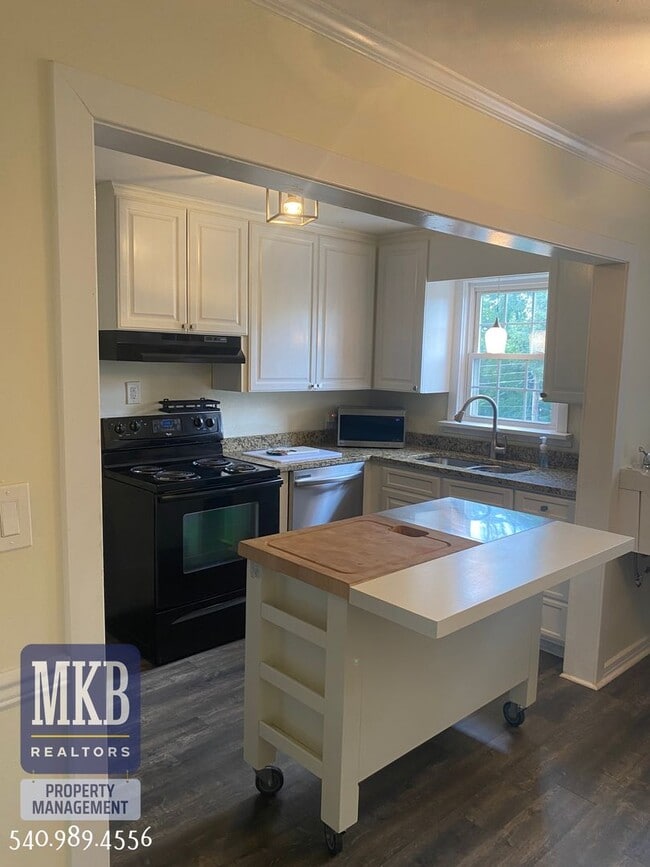 property at 2415 Longview Ave SW