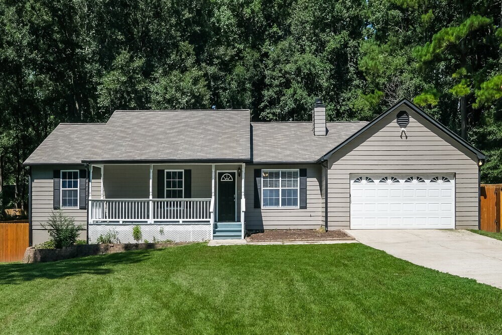 142 Old Hampton Way in Hampton, GA - Building Photo