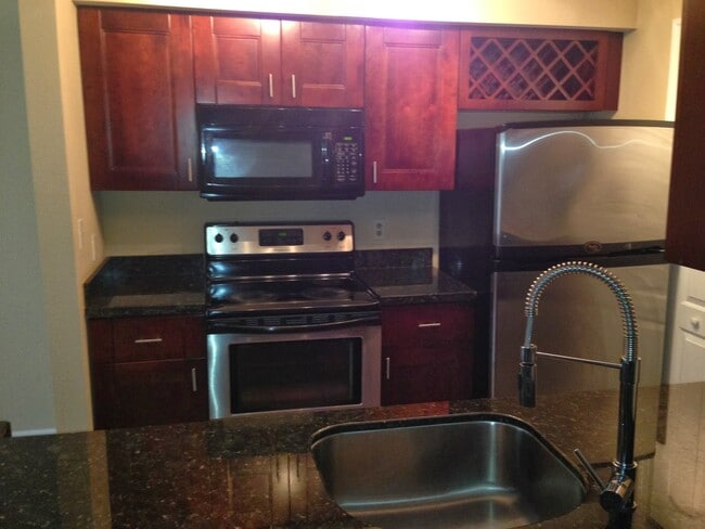 2440 NW 33rd St in Oakland Park, FL - Building Photo - Building Photo