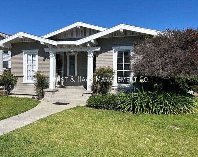 property at 926 Newport Ave