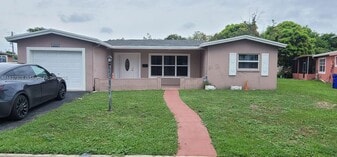 4373 NW 45th Ave in Lauderdale Lakes, FL - Building Photo