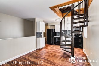 2139 Summit St in Columbus, OH - Building Photo - Building Photo