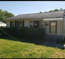 215 Dixon Cir in Gastonia, NC - Building Photo