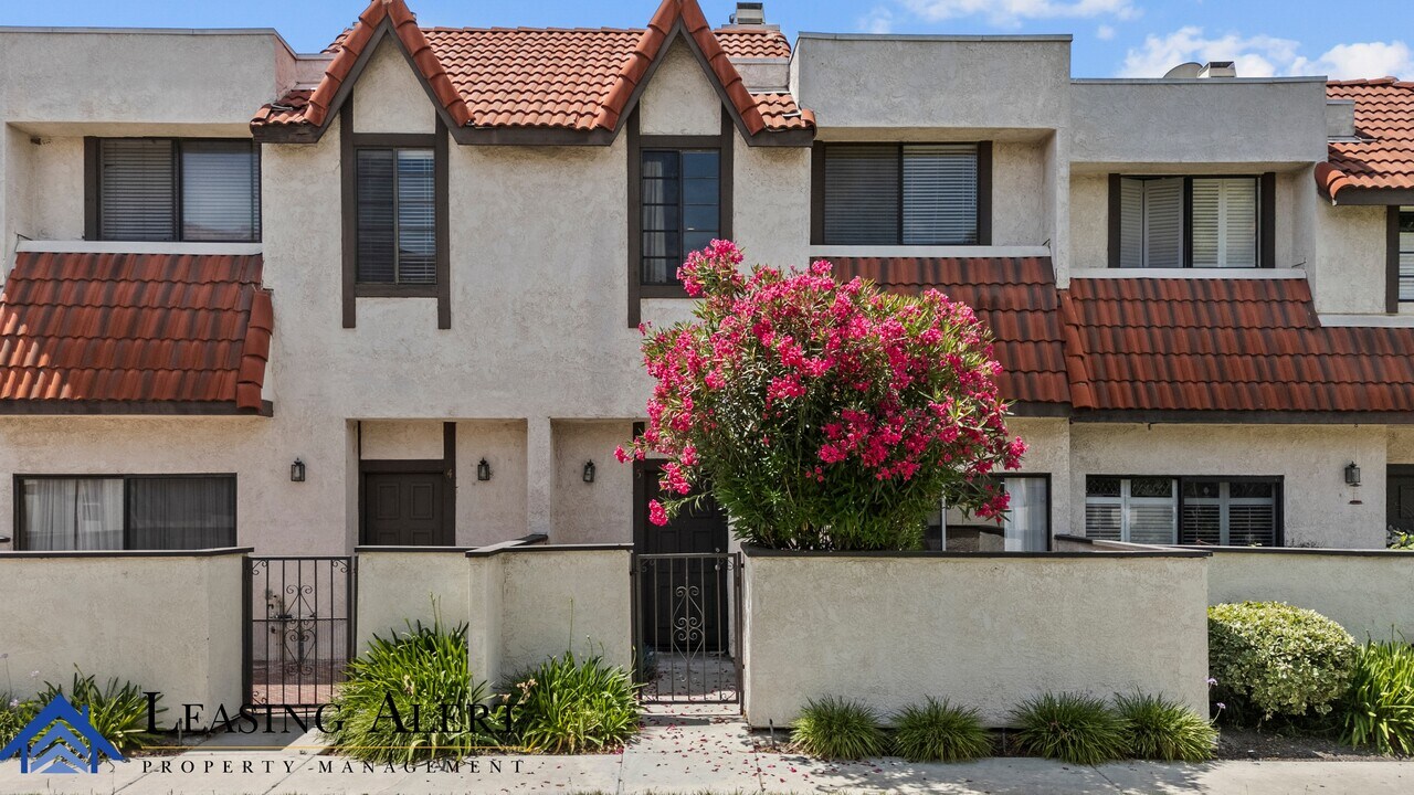 27614 Nugget Dr in Santa Clarita, CA - Building Photo