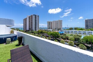 1650 NE 115th St in Miami, FL - Building Photo