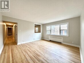 33-33 Coupal St in Ottawa, ON - Building Photo - Building Photo