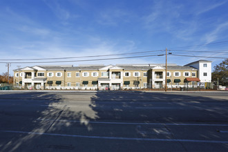 The Knolls at The Avenida in Atascadero, CA - Building Photo - Building Photo