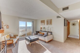 Americana Lakewood Apartments in Lakewood, CO - Building Photo - Building Photo