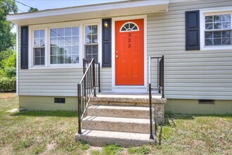 323 Audubon Cir in North Augusta, SC - Foto de edificio - Building Photo