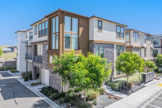 Fillmore at Boulevard in Dublin, CA - Foto de edificio - Building Photo