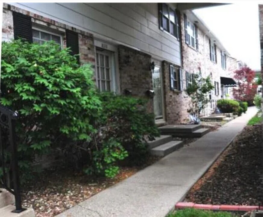 8311 Mackey St, Unit 8311 in Overland Park, KS - Building Photo