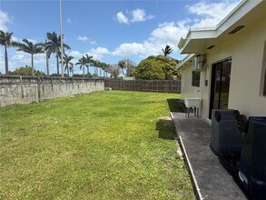 10375 SW 152nd Terrace in Miami, FL - Building Photo - Building Photo
