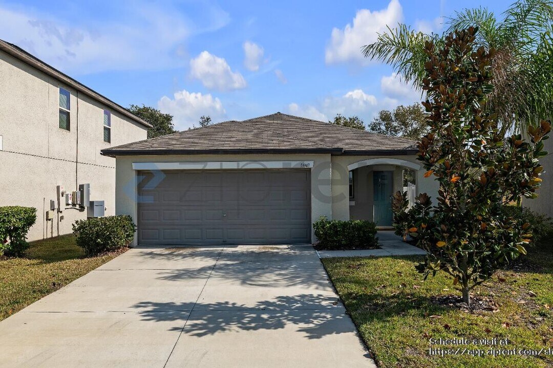 13343 Willow Bluestar Lp in Riverview, FL - Building Photo