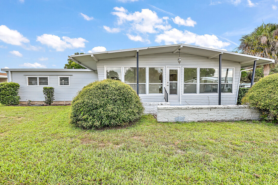 158 Forest Dr in Leesburg, FL - Foto de edificio