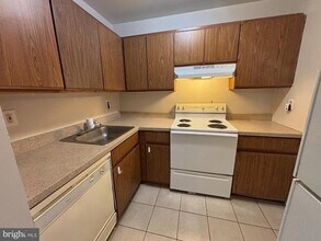 813 Christopher Pl in Primos, PA - Building Photo - Building Photo