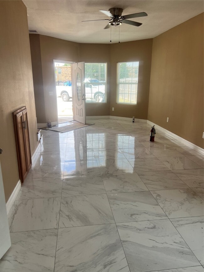 341 Cartersville St in Houston, TX - Foto de edificio - Building Photo