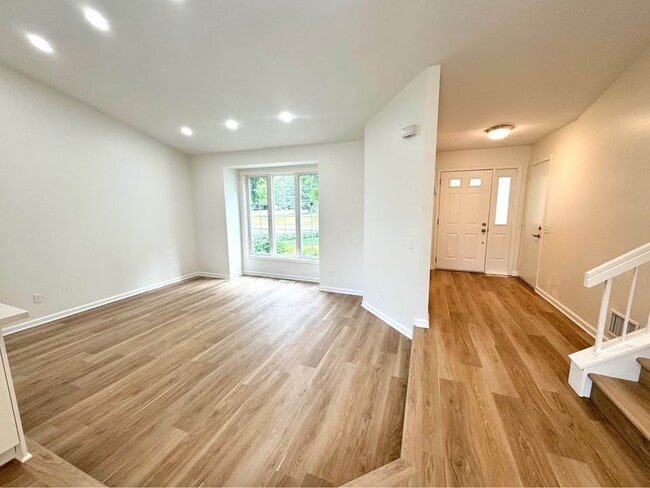 property at 1084 Hummingbird Ln