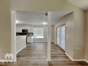 8602 Creekwood Way in Jonesboro, GA - Building Photo - Building Photo