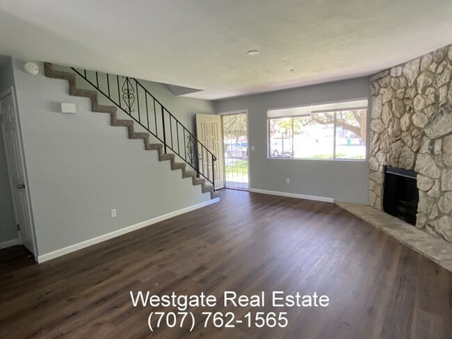 1016 Eleanor Ave in Rohnert Park, CA - Building Photo - Building Photo