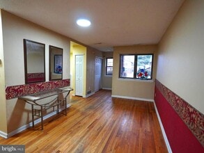 51 Hollybrooke Dr in Langhorne, PA - Building Photo - Building Photo