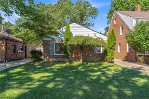 1152 Elmwood Rd in Mayfield Heights, OH - Building Photo