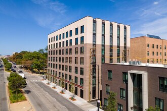 Warren Apartments in Chicago, IL - Foto de edificio - Building Photo