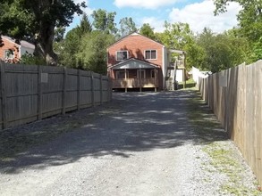 Lovell Apartment in Princeton, WV - Building Photo - Building Photo