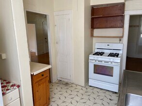 210 Elliot St, Unit #3 in Brattleboro, VT - Building Photo - Building Photo