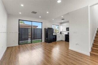 408 NE 1st Rd in Homestead, FL - Foto de edificio - Building Photo