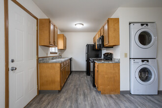 Cherry Street Town Houses in Mt. Pleasant, MI - Building Photo - Interior Photo