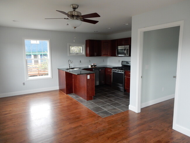 386 S French Broad Ave, Unit Apt 200 in Asheville, NC - Building Photo - Building Photo