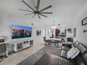 1610 Presidential Way in West Palm Beach, FL - Building Photo - Building Photo